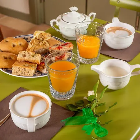 ゲストハウス La Donnella - Residenza Di Campagna