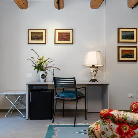 ゲストハウス La Donnella - Residenza Di Campagna 3*