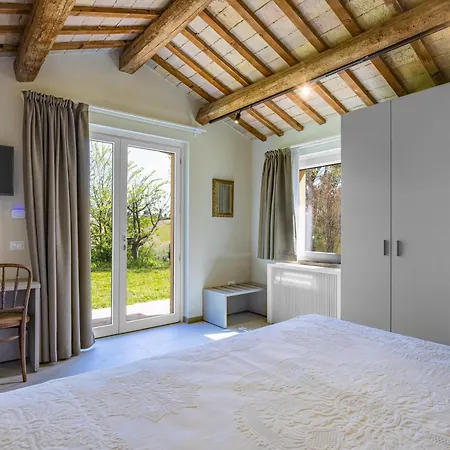 ゲストハウス La Donnella - Residenza Di Campagna