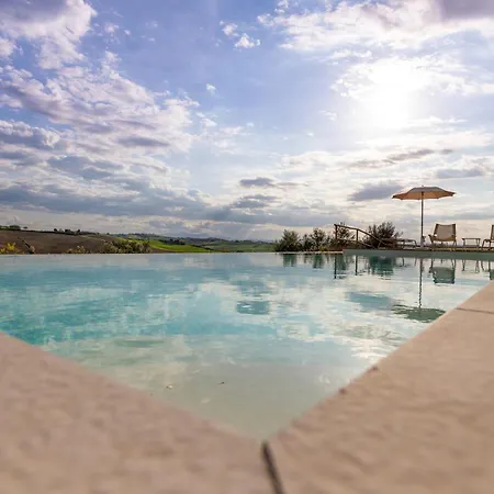 ゲストハウス La Donnella - Residenza Di Campagna 3*